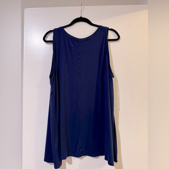 Lane Bryant Navy Blue Sleeveless v neck top size 18/20 - Picture 2 of 4